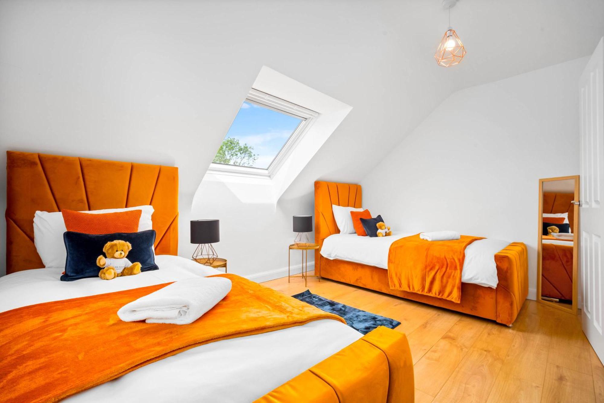 Luxury City Centre 5 Bed House With En-Suite, Bbq, On-Site Parking By Azura Nights Birmingham Exterior photo